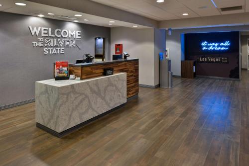 hampton inn and suites las vegas airport