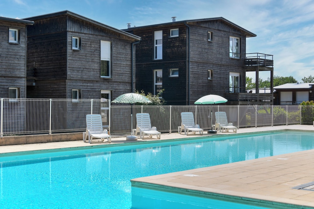 domaine de saint orens residence de vacances montreal du gers