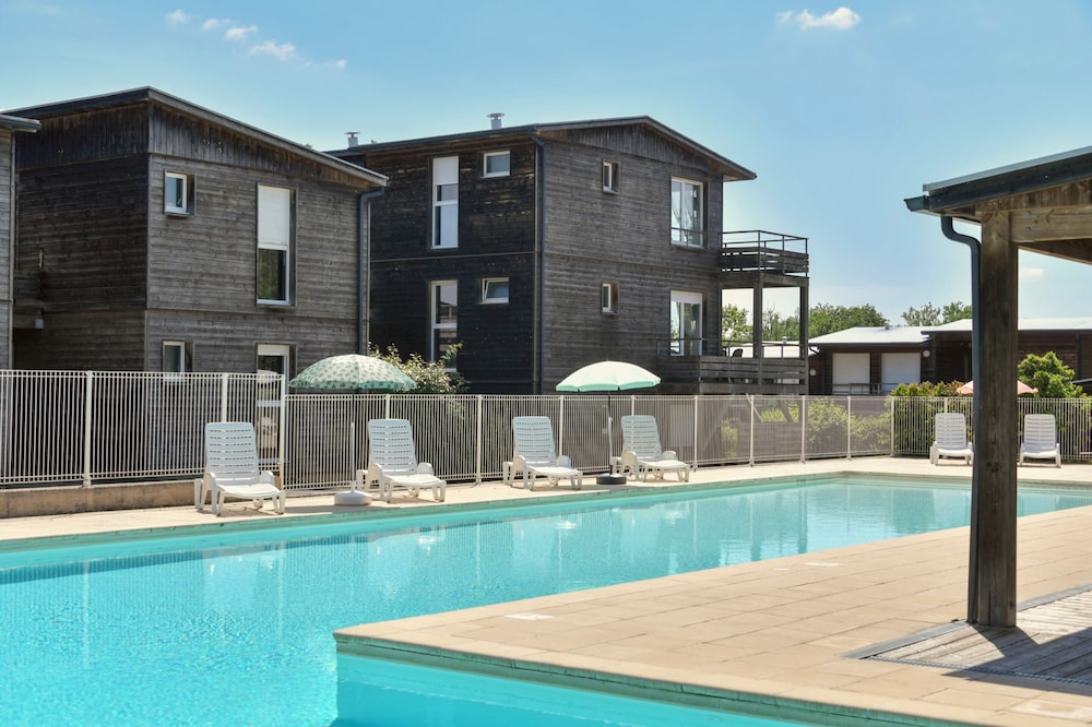 domaine de saint orens residence de vacances montreal du gers