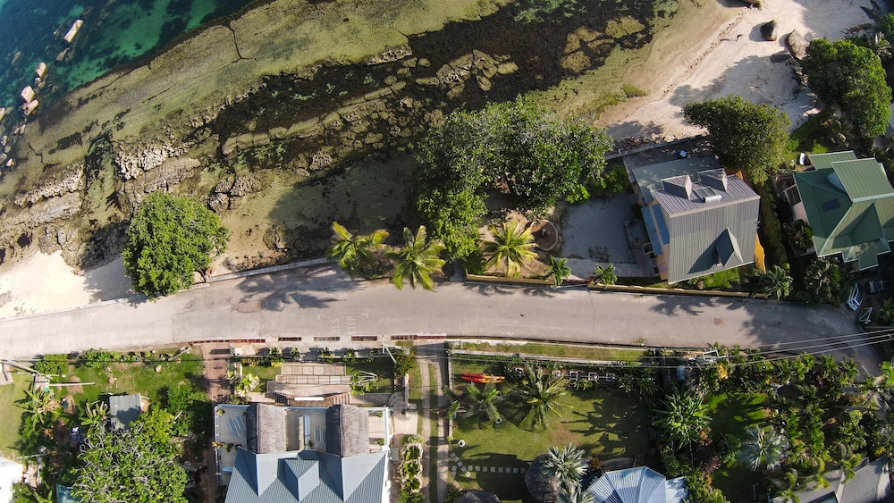 sea splash and la petite maison