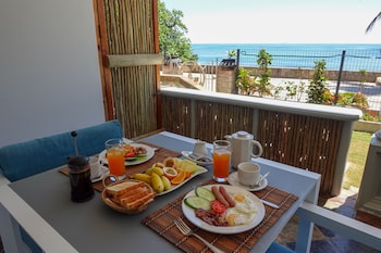 sea splash and la petite maison