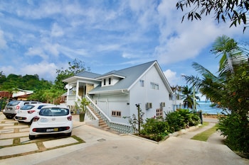 sea splash and la petite maison