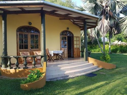 sea splash and la petite maison