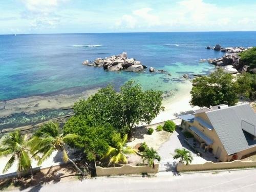 sea splash and la petite maison