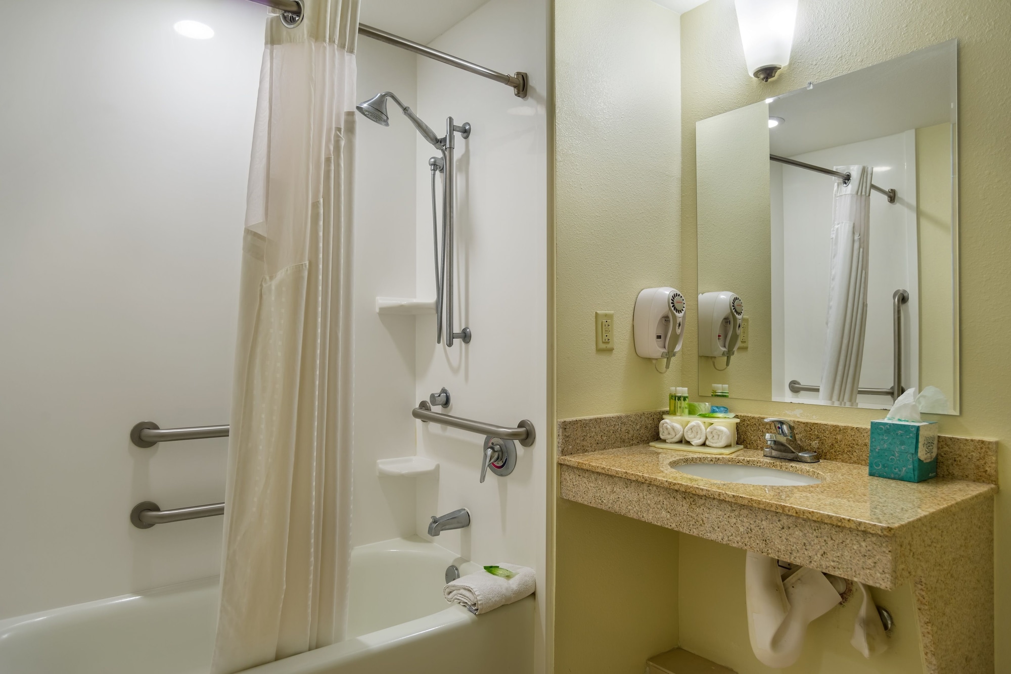 holiday inn express and suites savannah midtown by ihg
