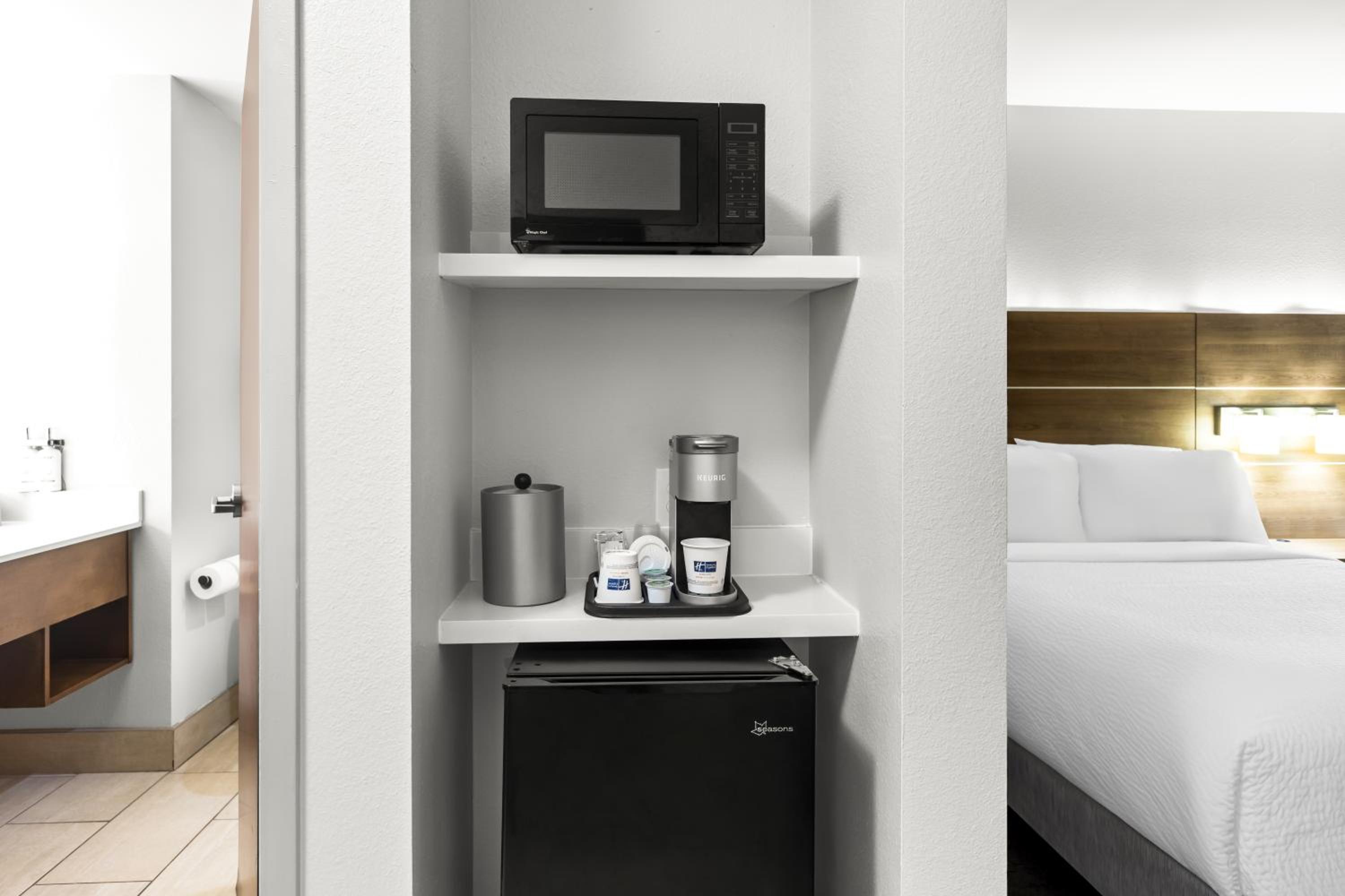 holiday inn express and suites savannah midtown by ihg