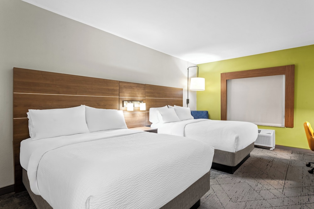 holiday inn express and suites savannah midtown by ihg