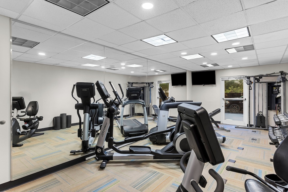 holiday inn express and suites savannah midtown by ihg