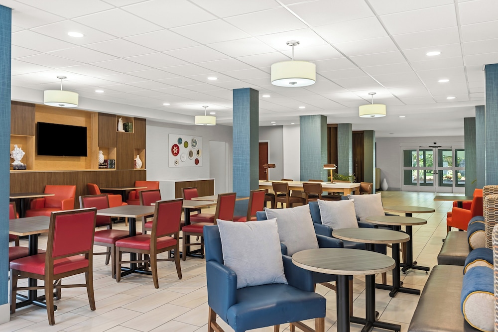 holiday inn express and suites savannah midtown by ihg