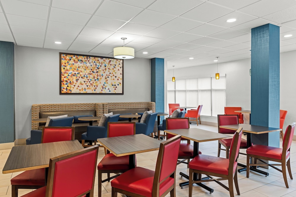 holiday inn express and suites savannah midtown by ihg