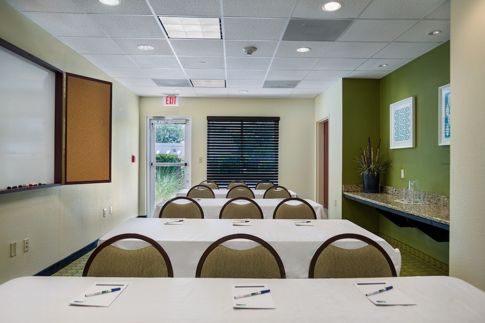 holiday inn express and suites savannah midtown by ihg