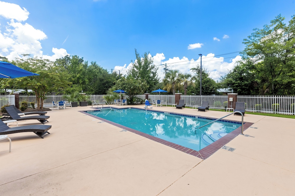 holiday inn express and suites savannah midtown by ihg