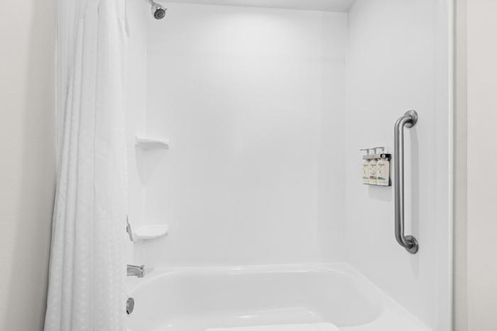 holiday inn express and suites savannah midtown by ihg