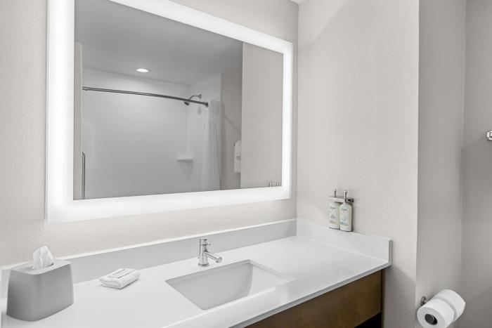 holiday inn express and suites savannah midtown by ihg