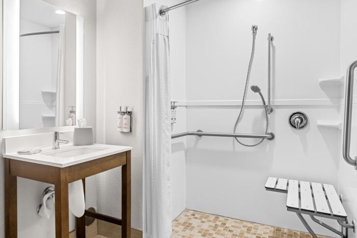 holiday inn express and suites savannah midtown by ihg