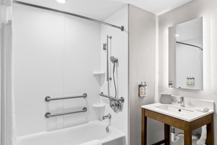 holiday inn express and suites savannah midtown by ihg