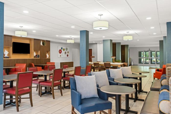 holiday inn express and suites savannah midtown by ihg