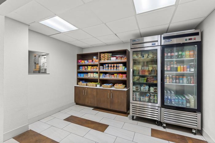 holiday inn express and suites savannah midtown by ihg