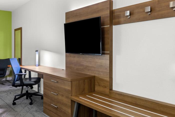 holiday inn express and suites savannah midtown by ihg
