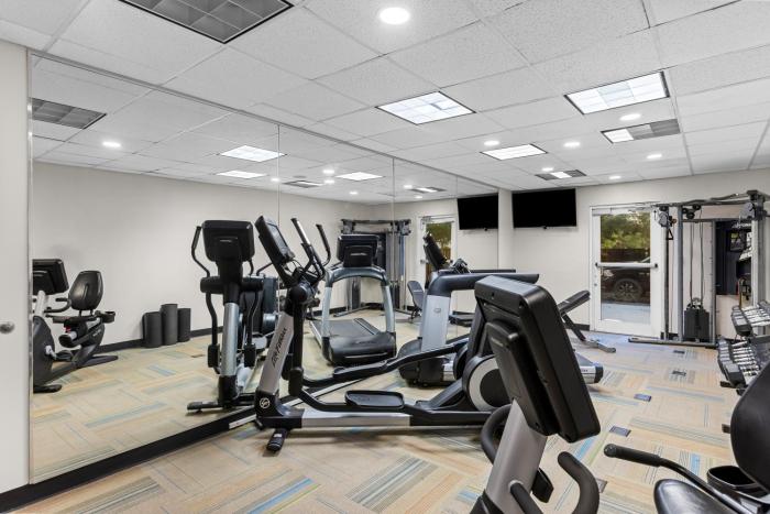 holiday inn express and suites savannah midtown by ihg