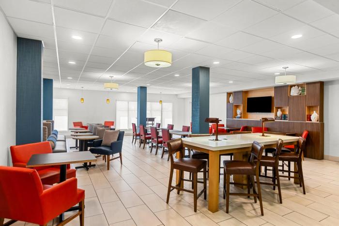 holiday inn express and suites savannah midtown by ihg