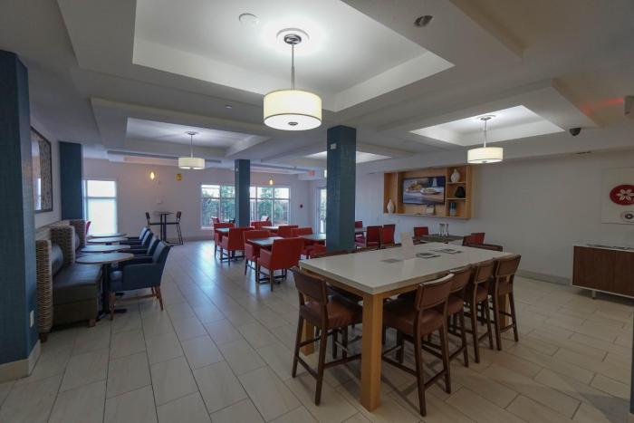 holiday inn express and suites savannah midtown by ihg