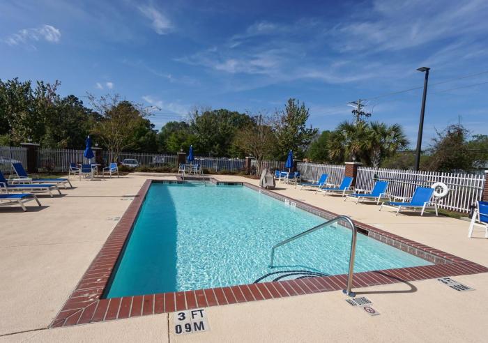 holiday inn express and suites savannah midtown by ihg
