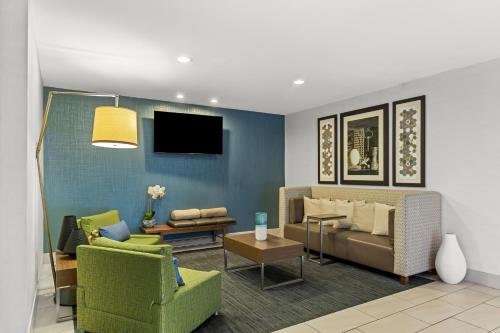 holiday inn express and suites savannah midtown by ihg
