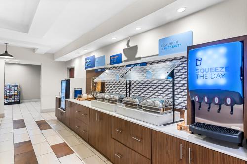 holiday inn express and suites savannah midtown by ihg
