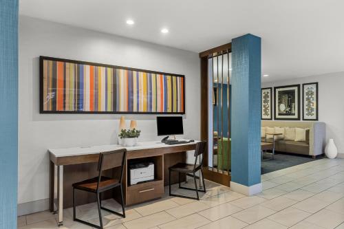 holiday inn express and suites savannah midtown by ihg