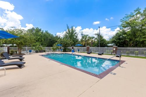 holiday inn express and suites savannah midtown by ihg