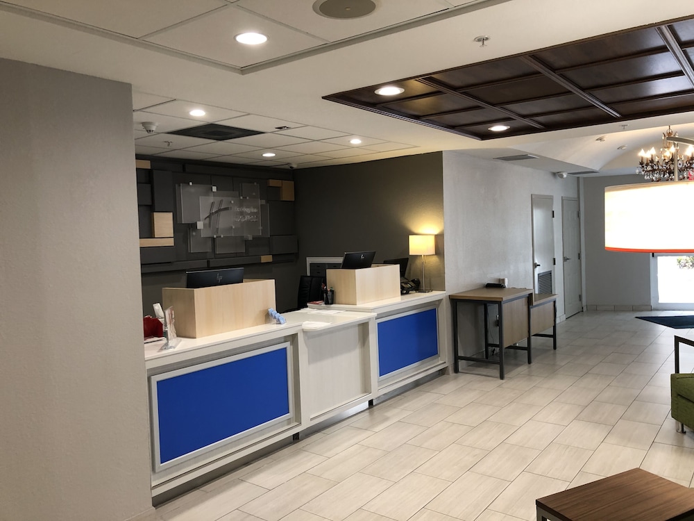 holiday inn express west palm beach metrocentre