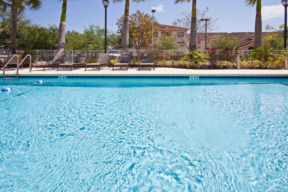 holiday inn express west palm beach metrocentre