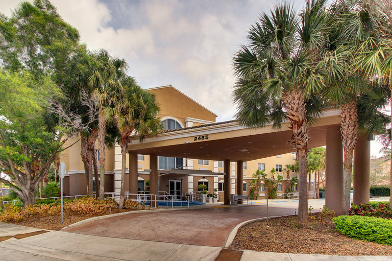 holiday inn express and suites west palm beach met