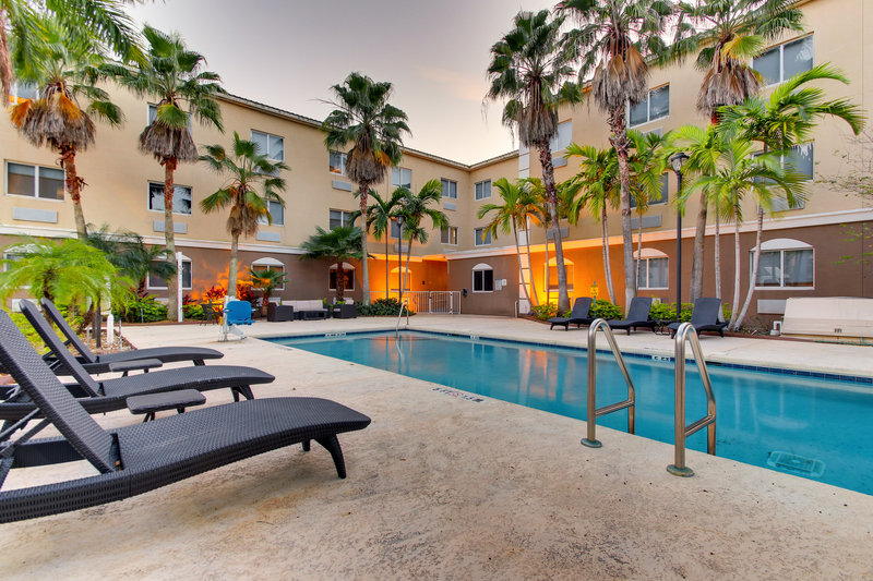 holiday inn express and suites west palm beach met