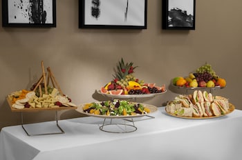 hilton garden inn new york times square central