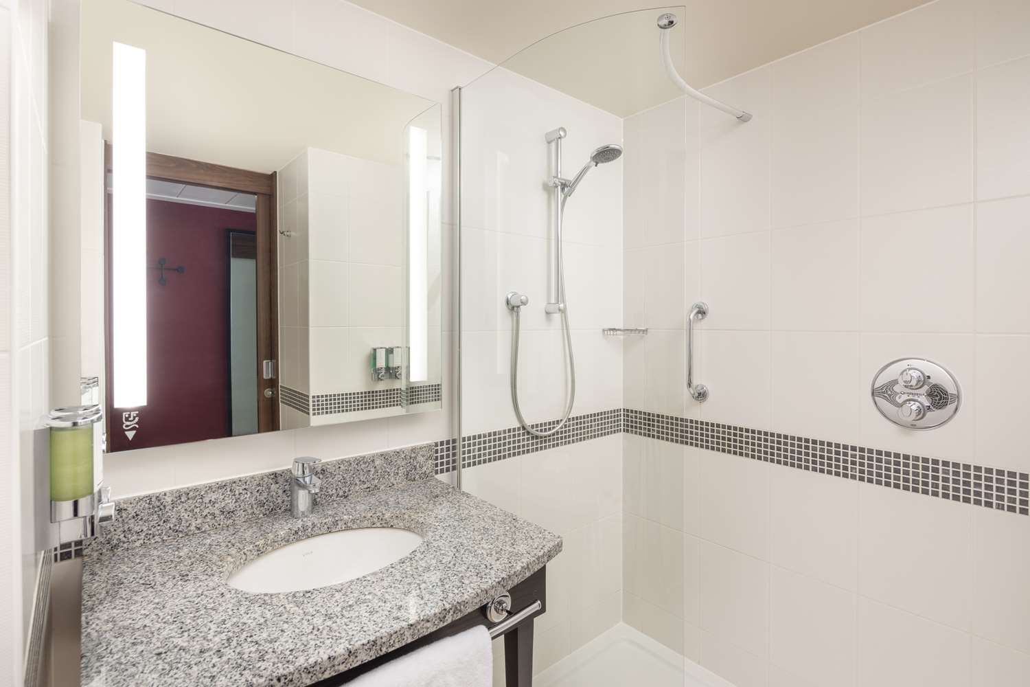 hampton by hilton london gatwick airport