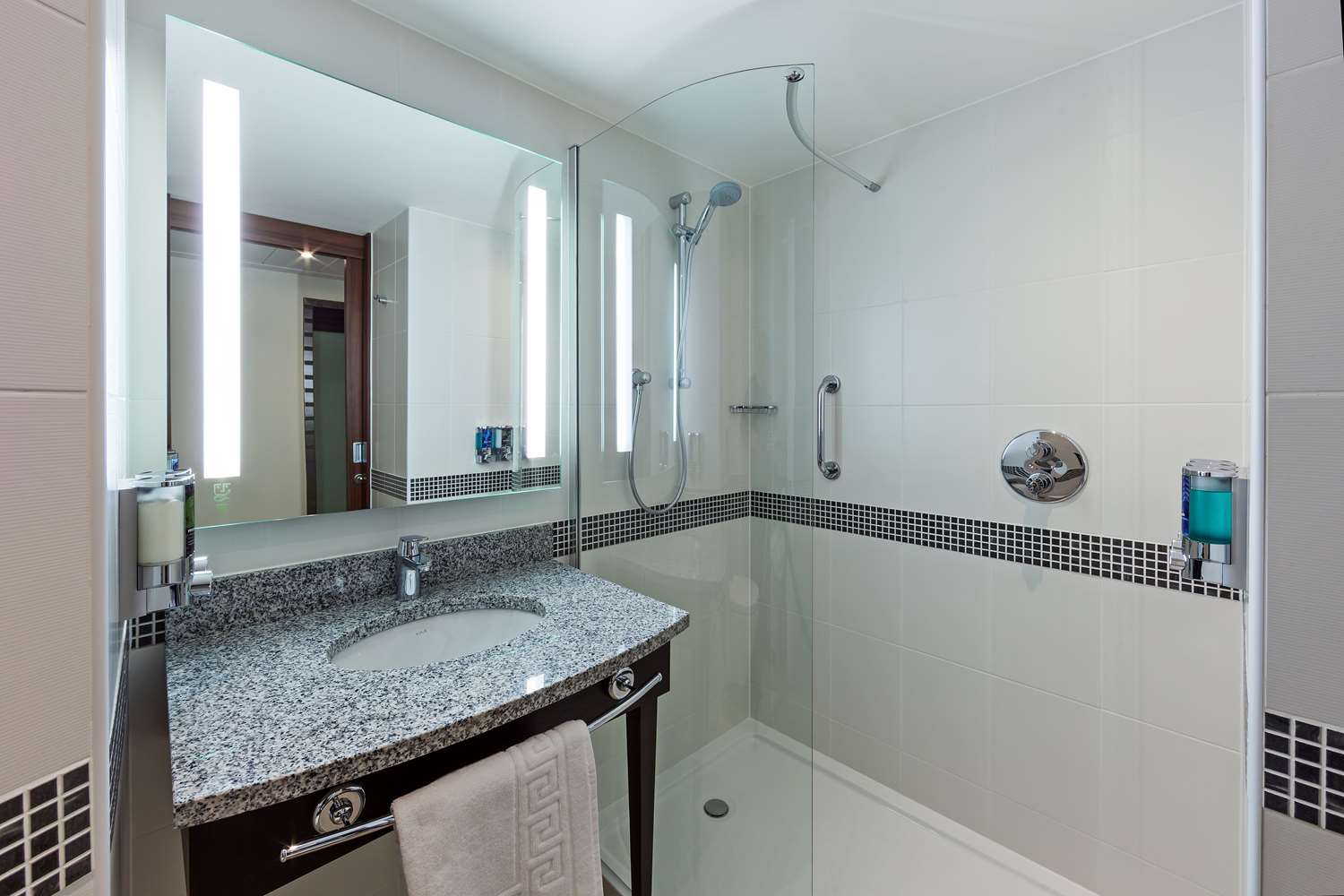 hampton by hilton london gatwick airport
