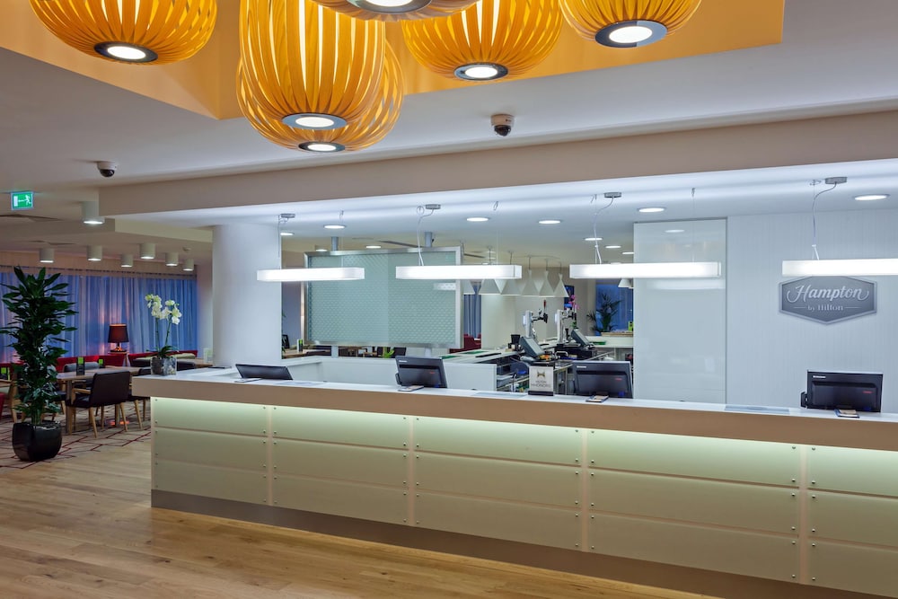 hampton by hilton london gatwick airport