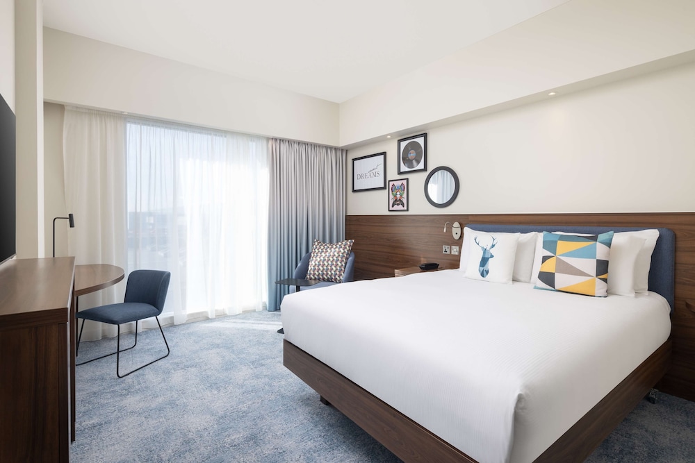 hampton by hilton london gatwick airport