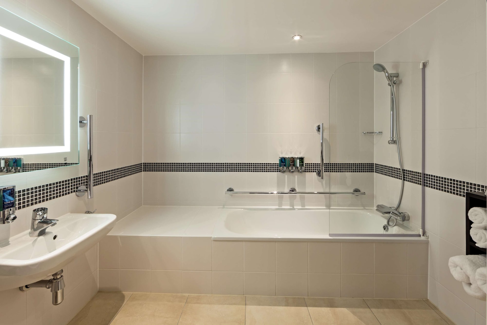 hampton by hilton london gatwick airport
