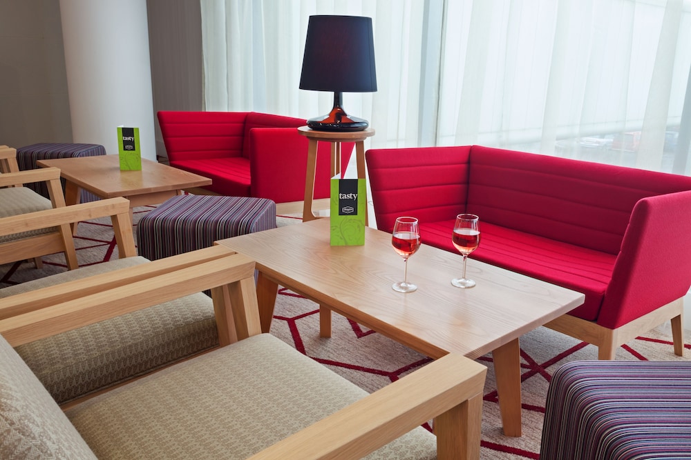 hampton by hilton london gatwick airport