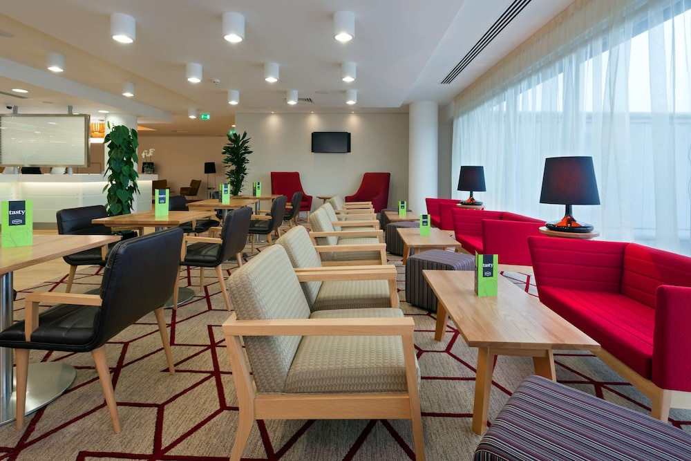 hampton by hilton london gatwick airport