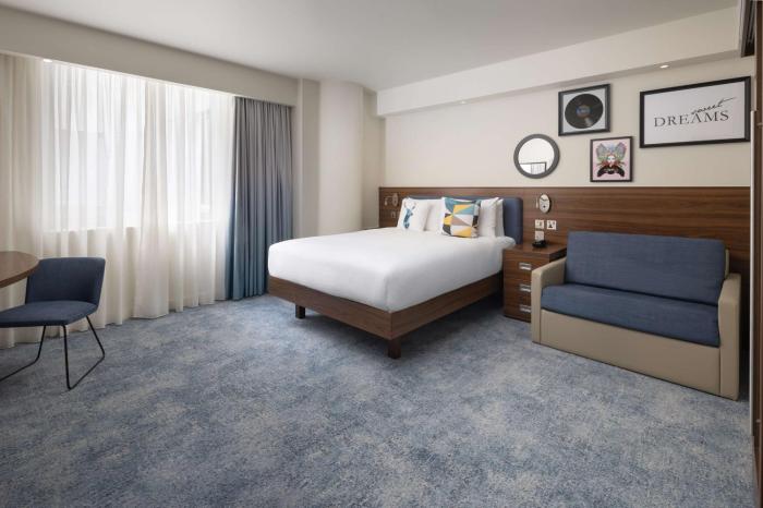 hampton by hilton london gatwick airport