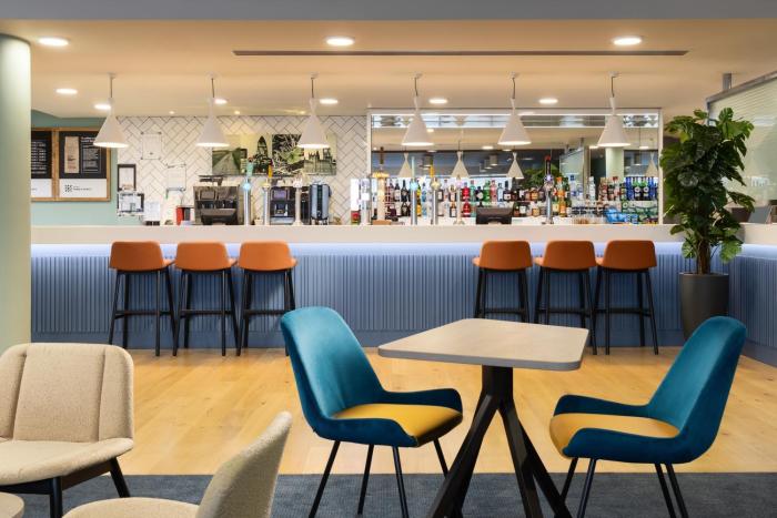 hampton by hilton london gatwick airport
