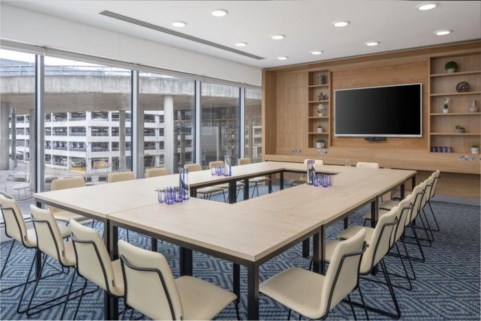 hampton by hilton london gatwick airport