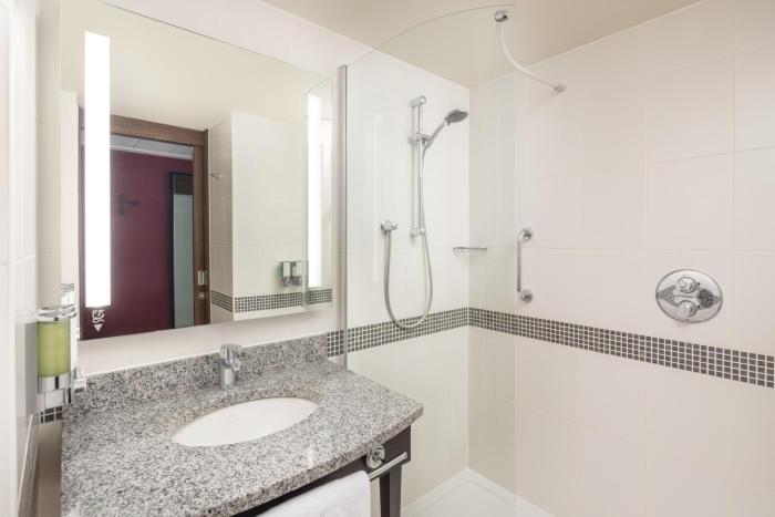 hampton by hilton london gatwick airport