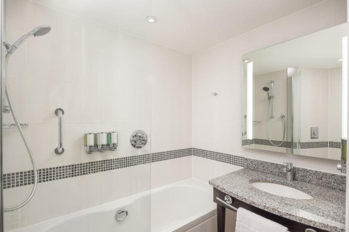 hampton by hilton london gatwick airport