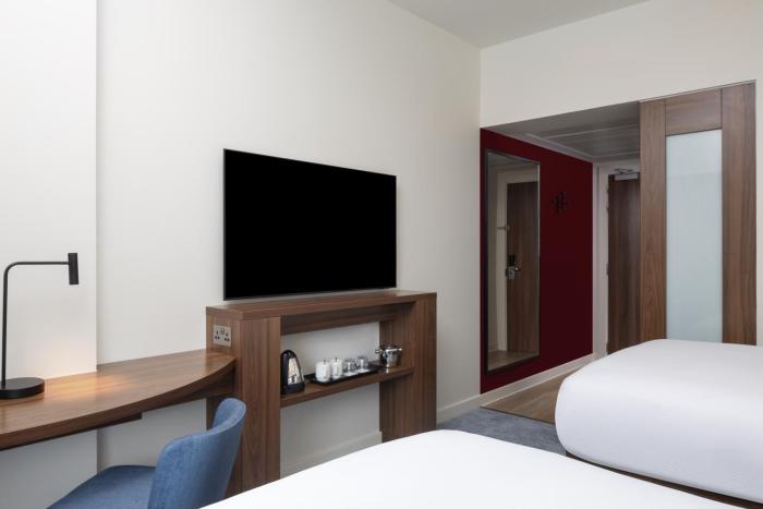 hampton by hilton london gatwick airport