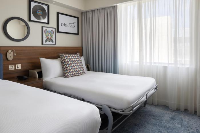 hampton by hilton london gatwick airport